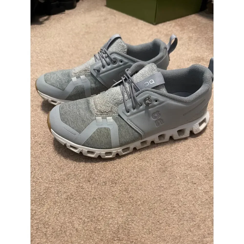 On cloud 5 terry sneakers size 8